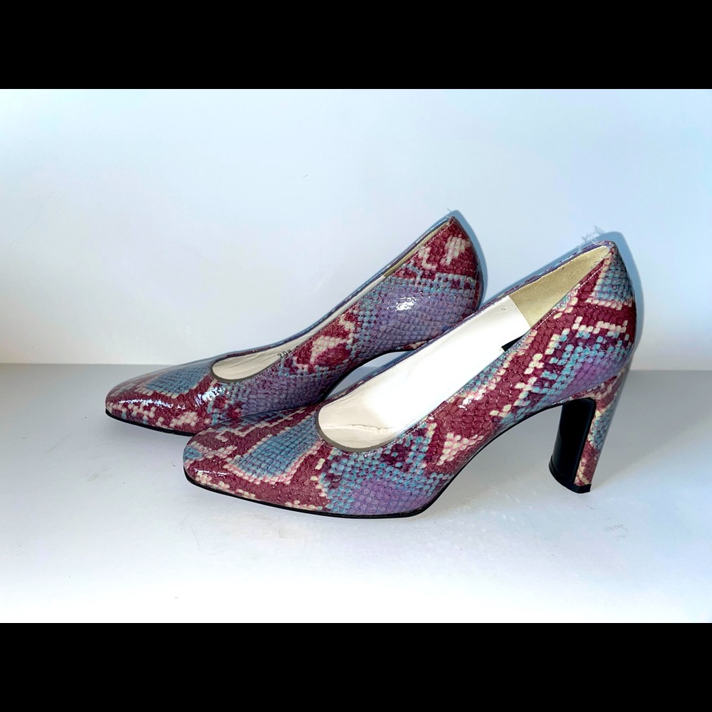Woman Charles Jordan size 6.5 heels